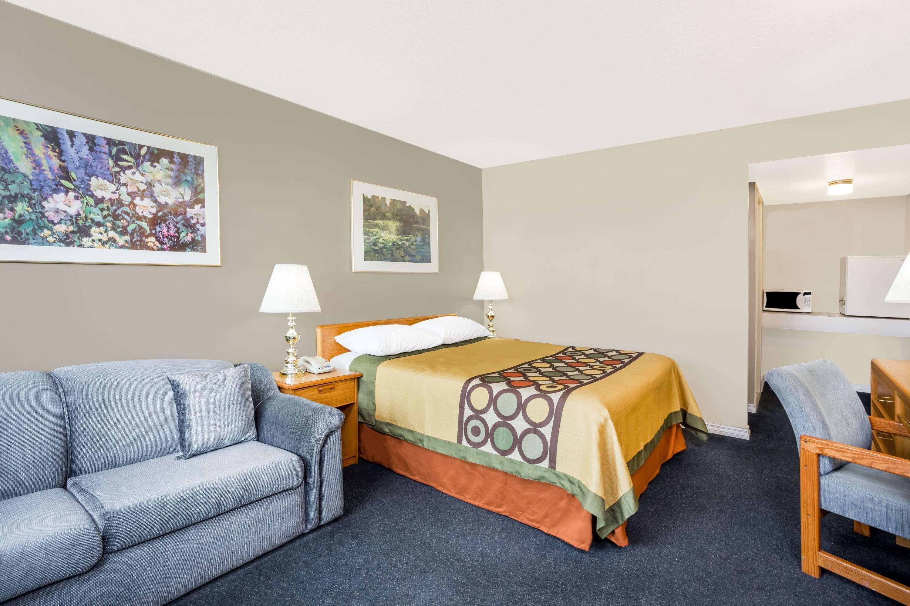 Hotel Super 8 By Wyndham Quesnel Bc Exterior foto