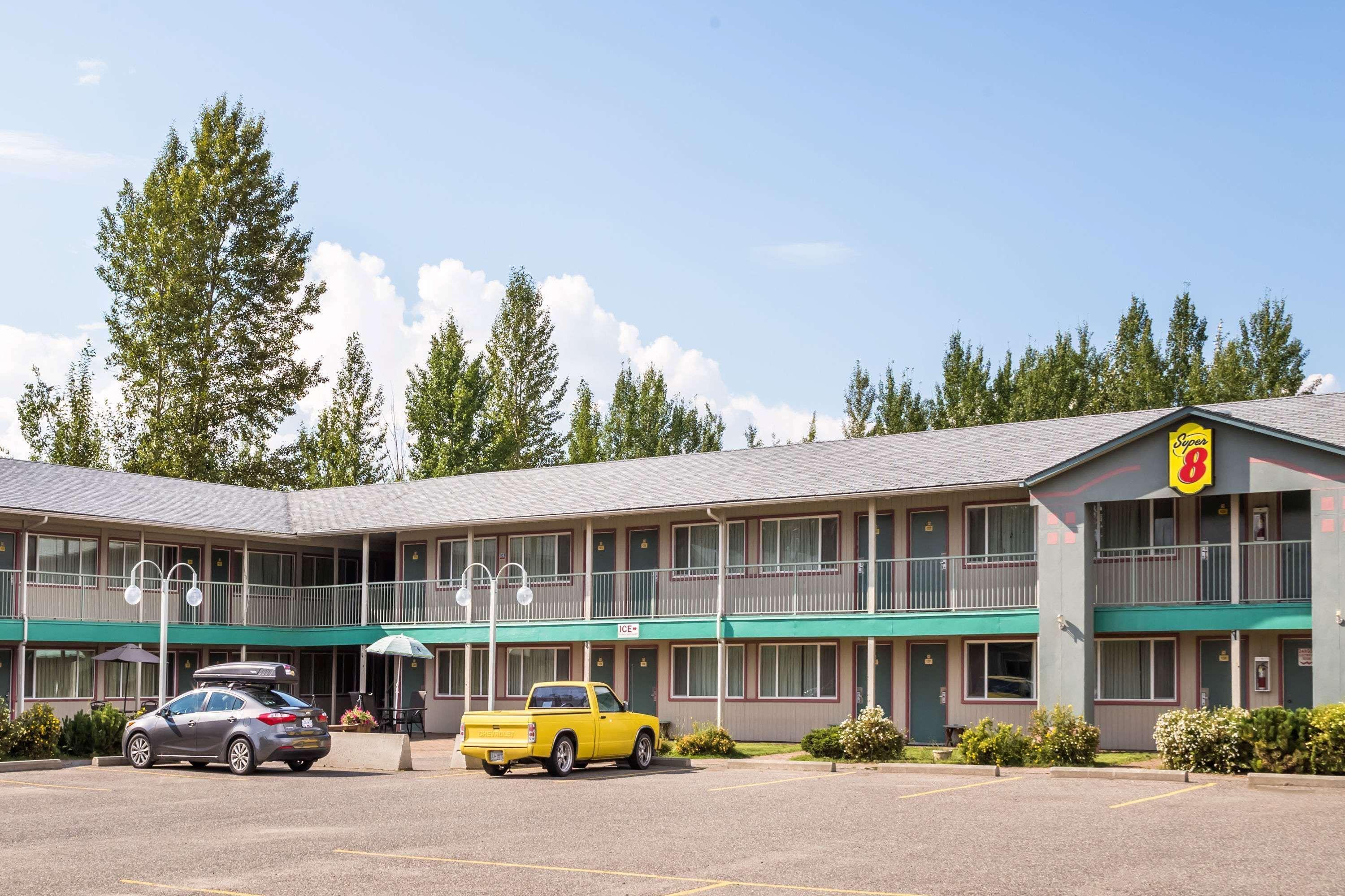 Hotel Super 8 By Wyndham Quesnel Bc Exterior foto