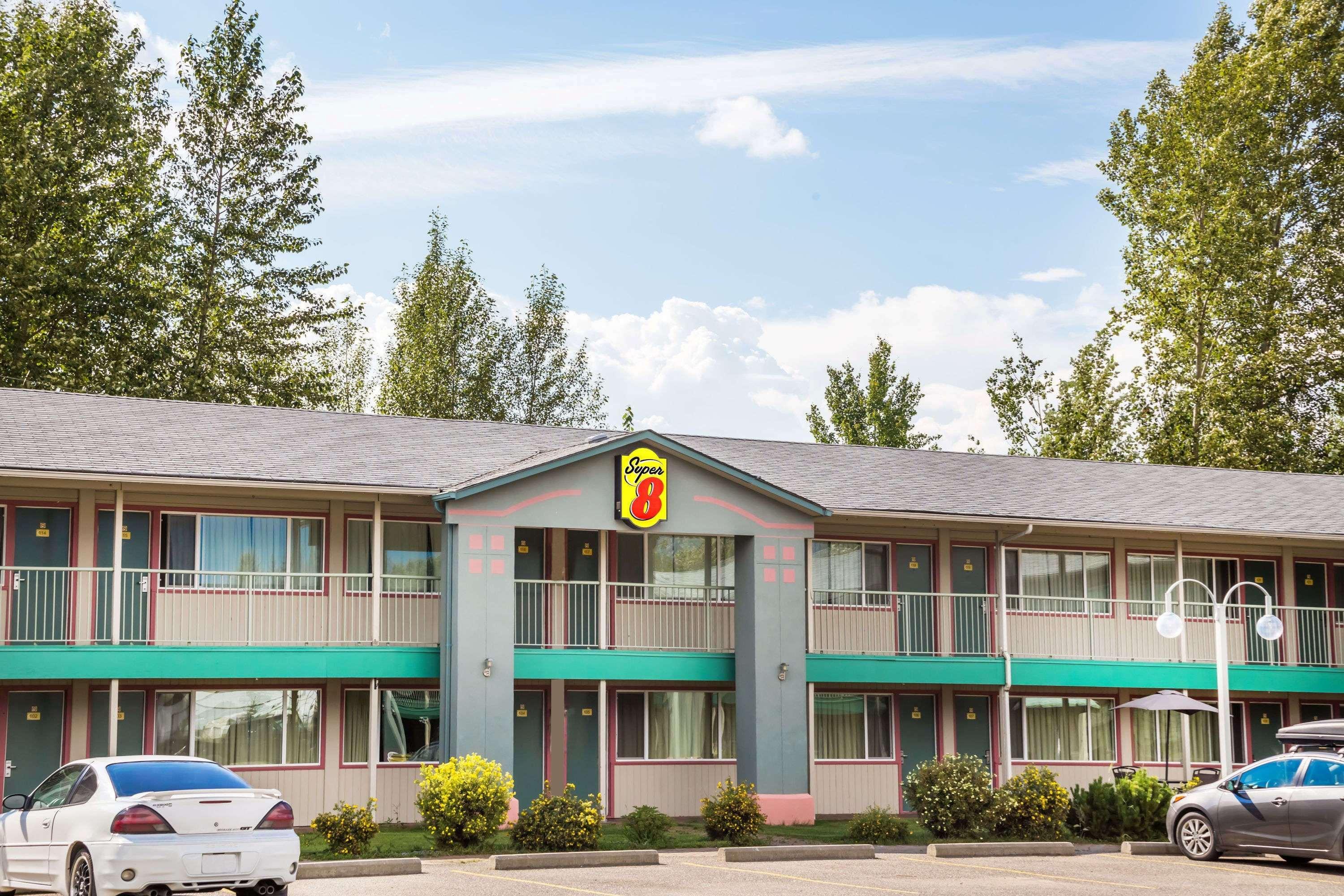 Hotel Super 8 By Wyndham Quesnel Bc Exterior foto